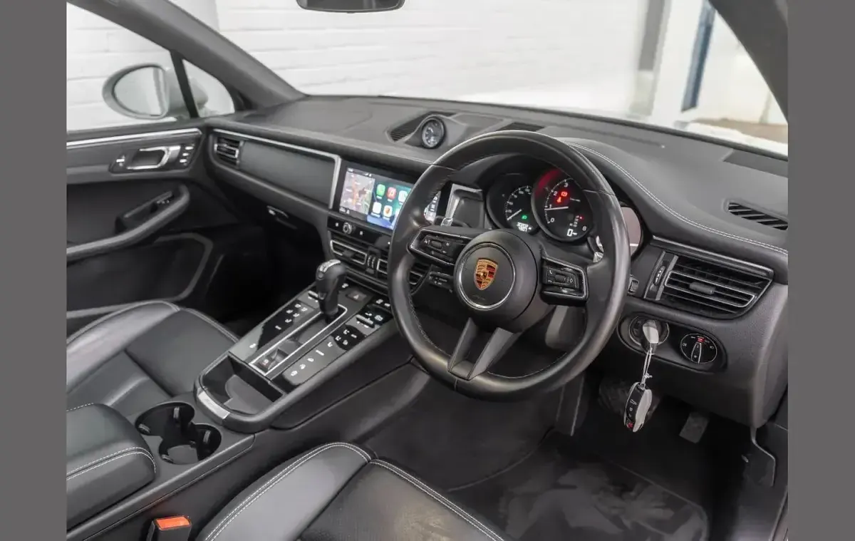 Used Porsche Macan 261 HP (191 kW) 2022 Grey SUV