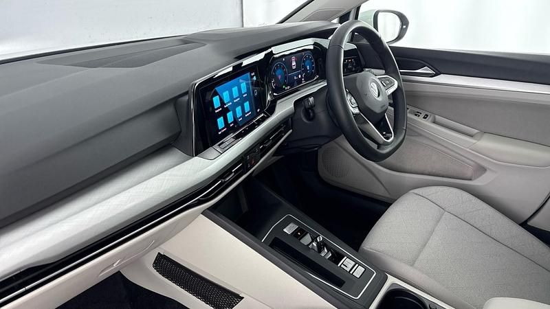 Used VW Golf VIII Life 2022 Pure white Hatchback