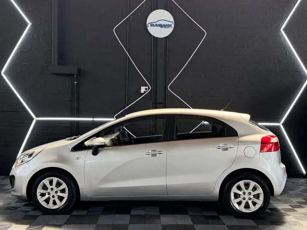 Used Kia Rio 84 HP (61 kW) 2014 Silver Hatchback