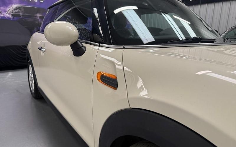 Used Mini Cooper Hatch 136 HP (100 kW) 2016 White Hatchback