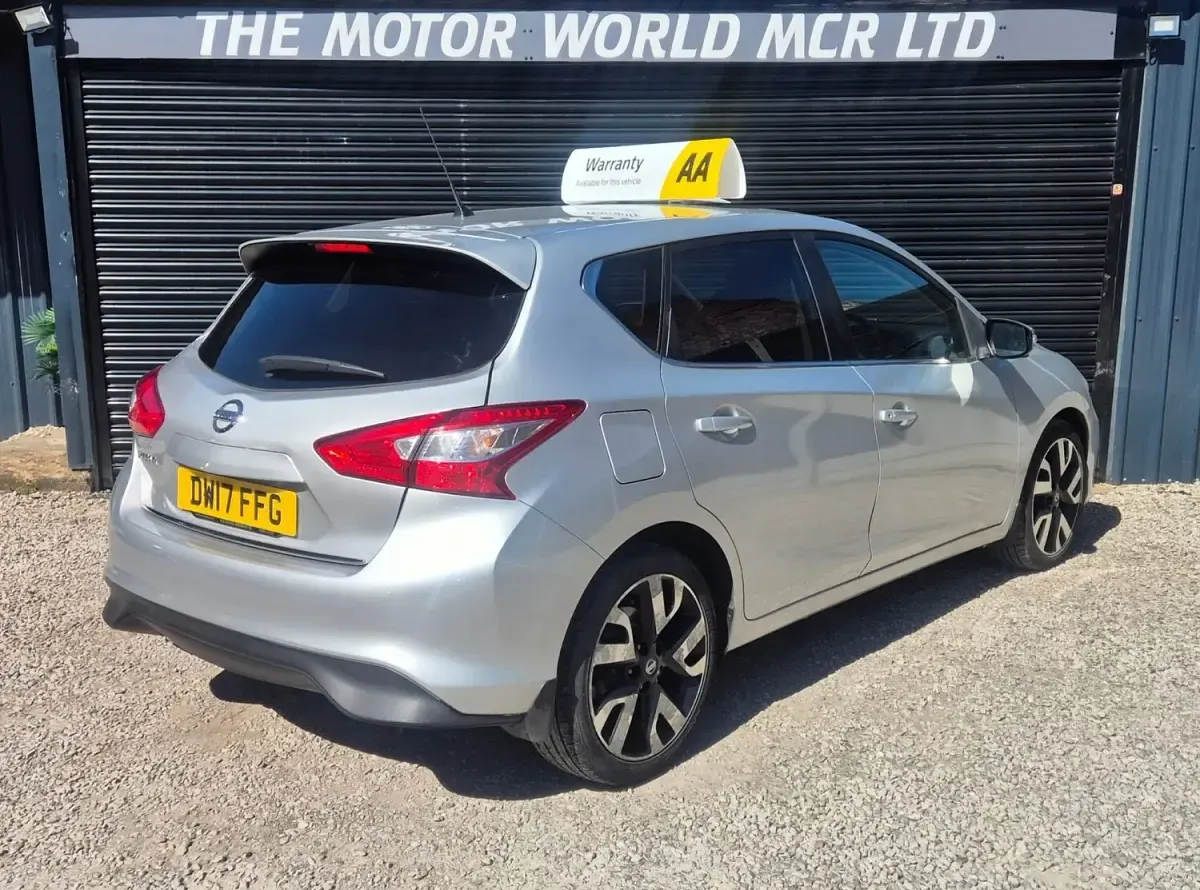 Used Nissan Pulsar Tekna 115 HP (84 kW) 2017 Silver Hatchback