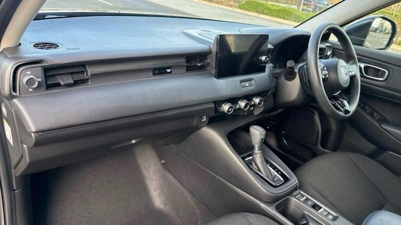 Used Honda HR-V Elegance 131 HP (96 kW) 2023 Grey SUV