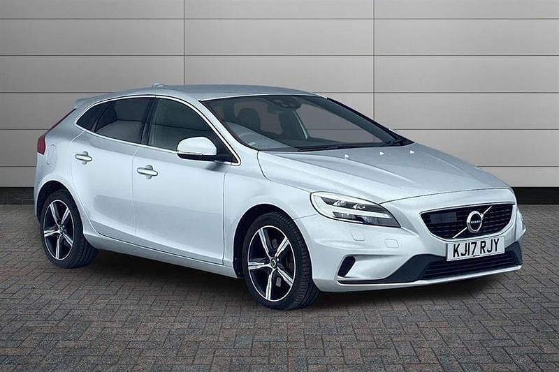 Used Volvo V40 R-Design 190 HP (139 kW) 2017 Silver Hatchback