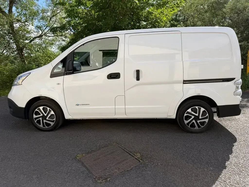 Used Nissan e-NV200 Acenta 80 kW (109 HP) 2021 White MPV