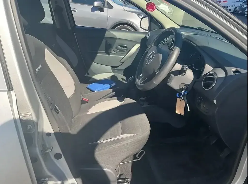 Begagnad Dacia Sandero Lauréate 2016 Silver Halvkombi
