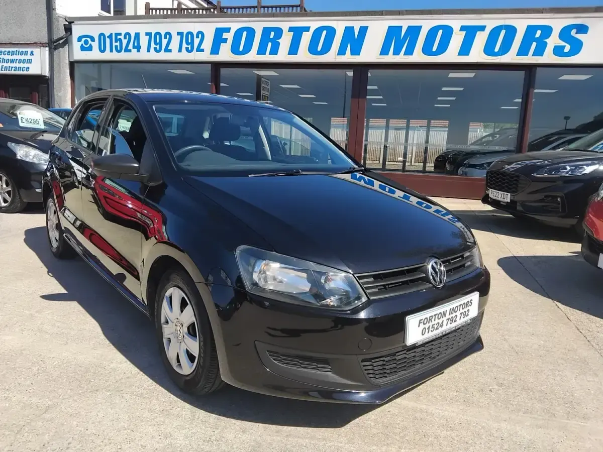 Begagnad VW Polo S 2013 Svart Halvkombi