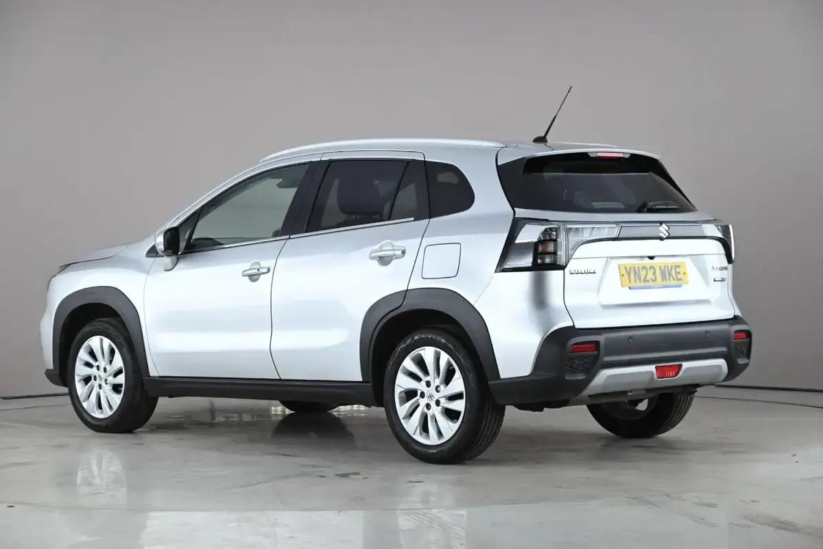 Usado Suzuki SX4 S-Cross 2023 Plateado SUV