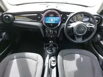 Used Mini Cooper Classic 136 HP (100 kW) 2021 White Hatchback