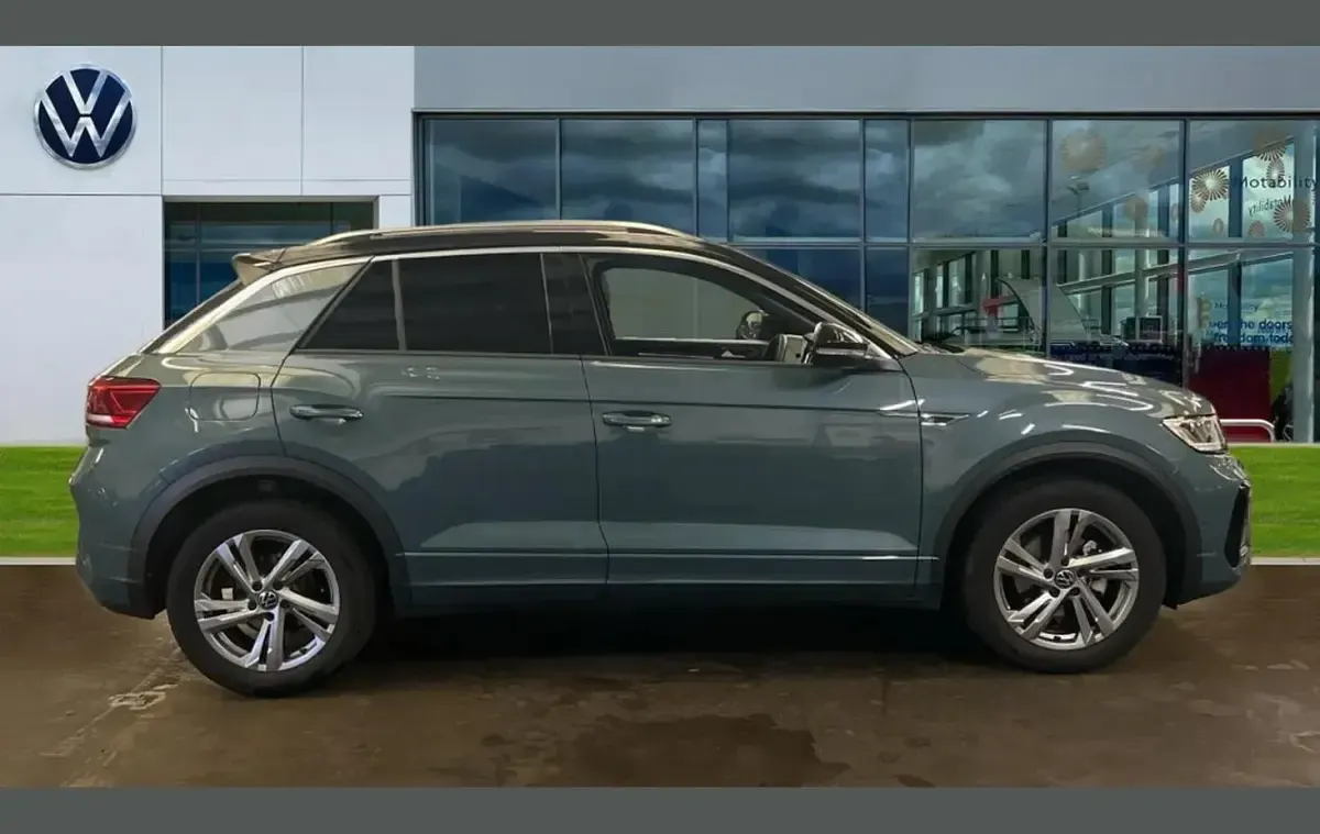 Used VW T-Roc R-line 150 HP (110 kW) 2025 Blue SUV