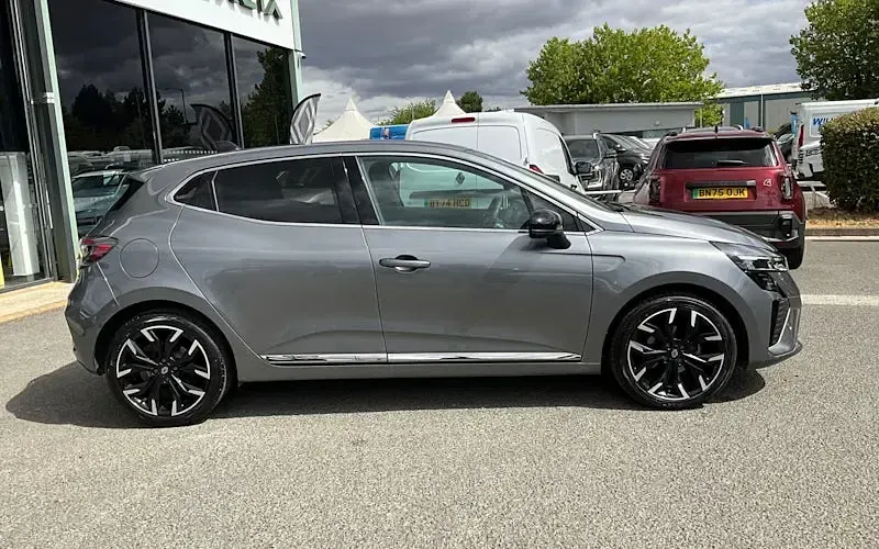Used Renault Clio Techno 90 HP (66 kW) 2025 Grey Hatchback