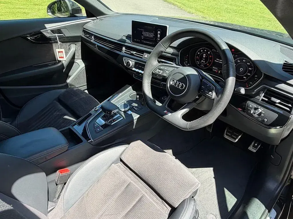 Used Audi A4 Black Edition 190 HP (139 kW) 2019 Black Sedan