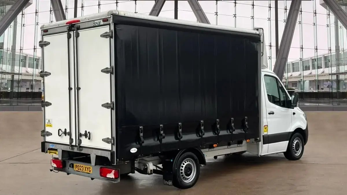 Usado Mercedes Sprinter Progressive 150 HP (110 kW) 2023 Branco Van