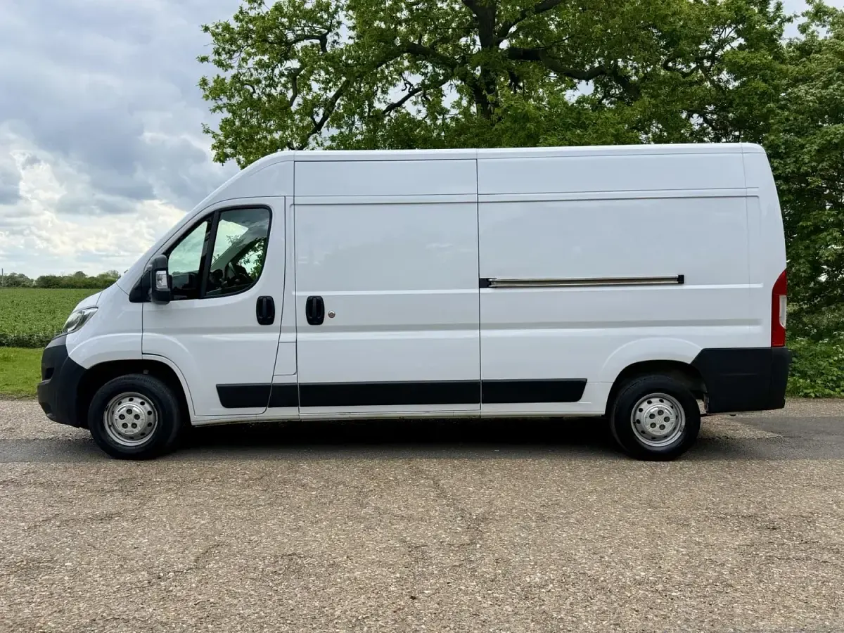 Usado Citroën Relay 140 CV (102 kW) 2023 Blanco Van
