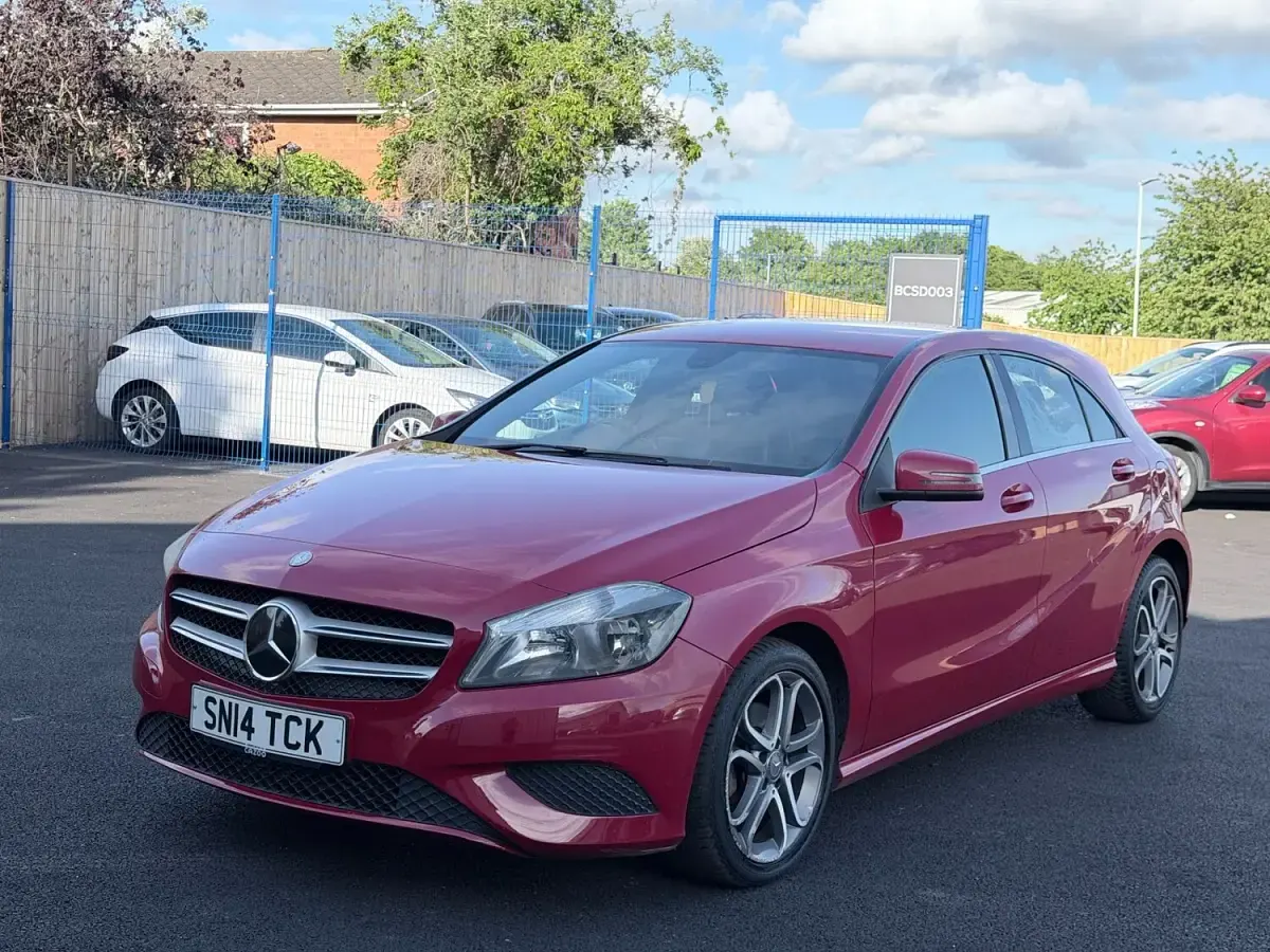 Used Mercedes A200 136 HP (100 kW) 2014 Red Hatchback