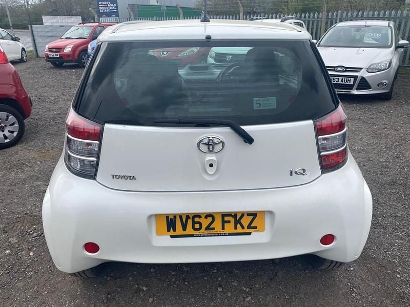 Used Toyota iQ 68 HP (50 kW) 2012 White Hatchback