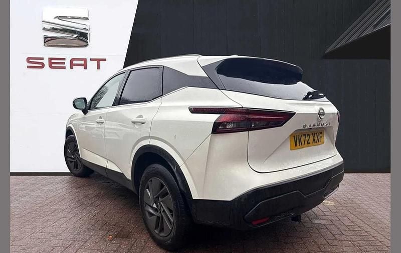 Used Nissan Qashqai Acenta Premium 155 HP (114 kW) 2022 White SUV