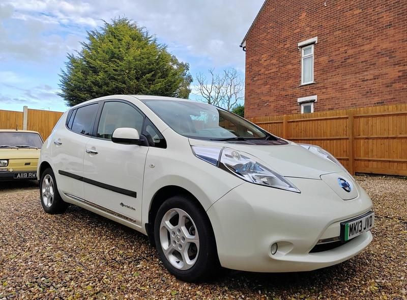 White Used 2013 Nissan Leaf Hatchback | £2,450 (Good price) - Image 1/4