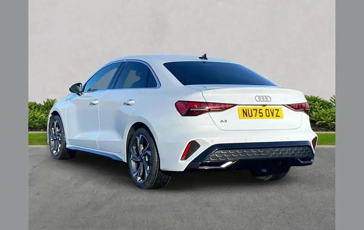 Begagnad Audi A3 S-Line 147 HK (108 kW) 2025 Vit Sedan