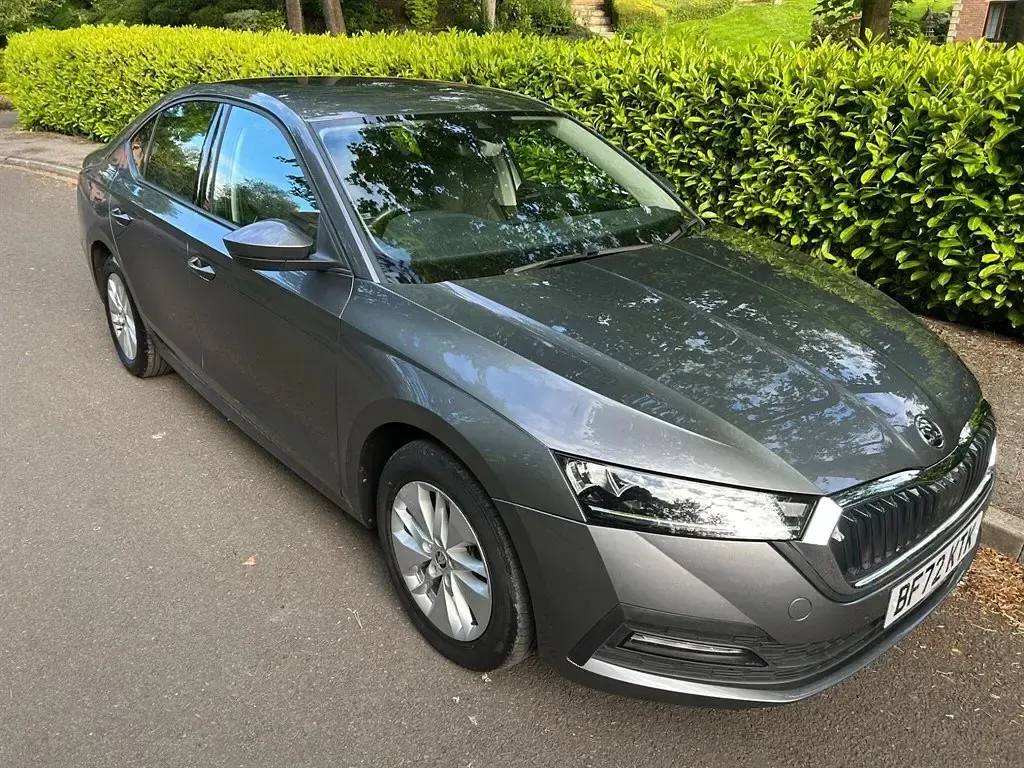 Używany Skoda Octavia SE 110 KM (80 kW) 2022 Szary Hatchback