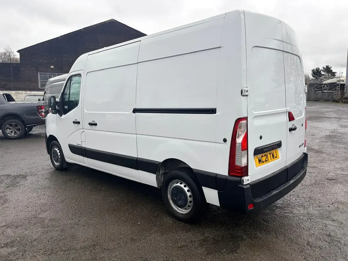 Used Renault Master Business 133 HP (97 kW) 2021 White MPV