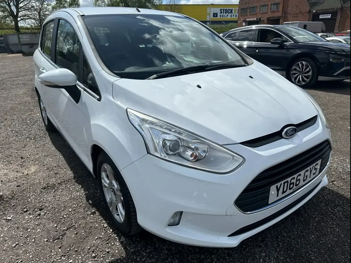 Usado Ford B-MAX Zetec 95 HP (69 kW) 2016 Branco Monovolume