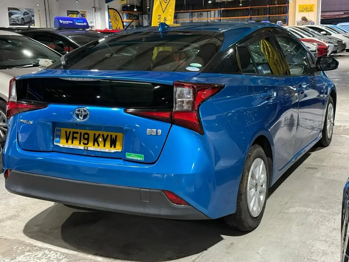 Used Toyota Prius 140 HP (102 kW) 2026 Black Hatchback