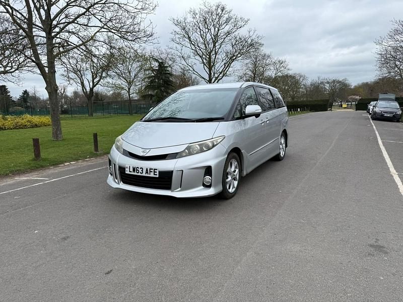 Begagnad Toyota Estima 2026 Silver