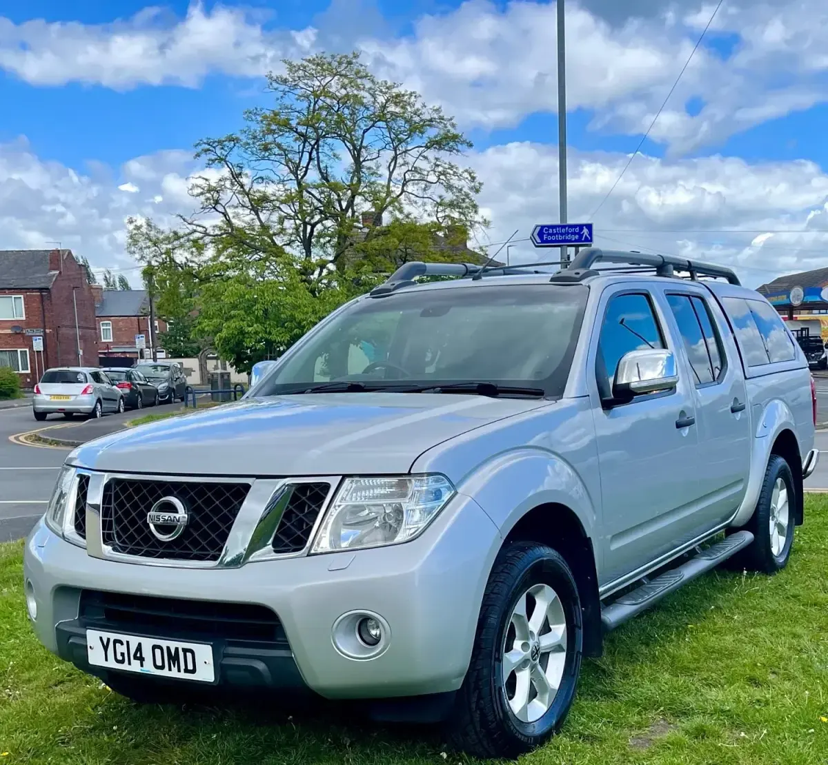 Begagnad Nissan Navara Tekna 2014 Silver Pickup