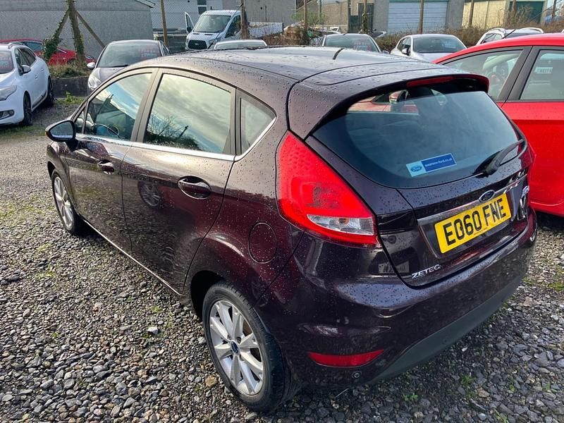 Used Ford Fiesta Zetec 96 HP (70 kW) 2010 Red Hatchback