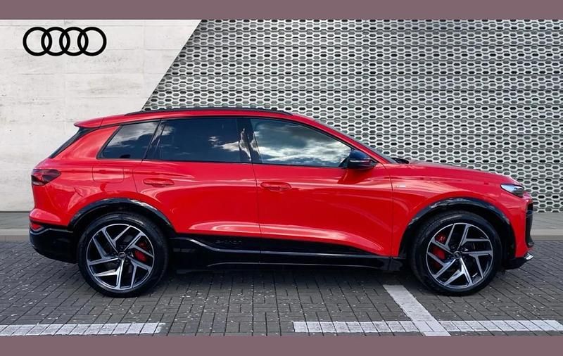 Begagnad Audi Q6 e-tron Advanced 285 kW (388 HK) 2025 Röd SUV