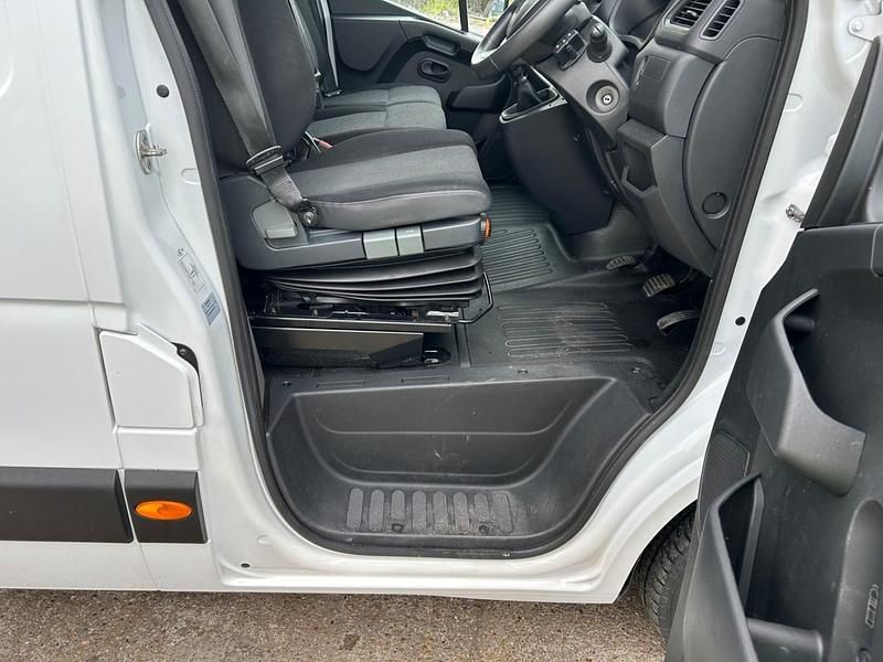 Used Renault Master Business 2022 White MPV