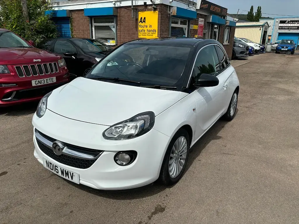 Used Vauxhall Adam Glam 70 HP (51 kW) 2016 White Hatchback