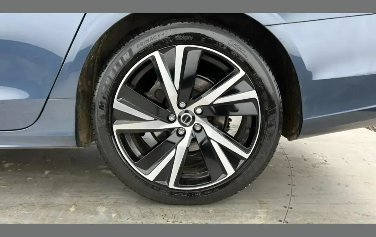 Used Volvo V90 Plus 194 HP (142 kW) 2023 Blue Estate