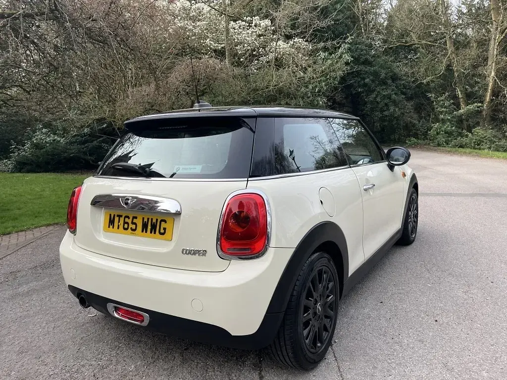 Używany Mini Cooper Hatch 2015 Biały Hatchback