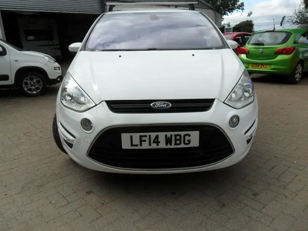 Used Ford S-MAX Titanium 140 HP (102 kW) 2014 White MPV