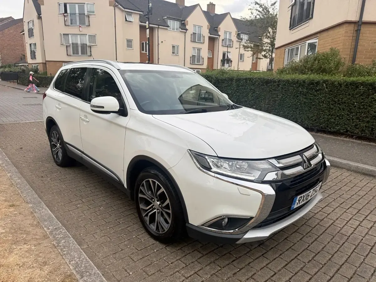 Used Mitsubishi Outlander 2016 White SUV