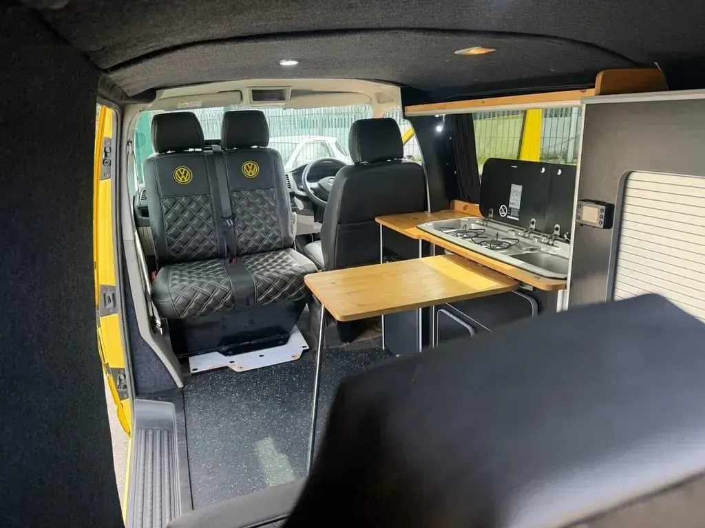 Begagnad VW Transporter Startline 2016 Gul Van