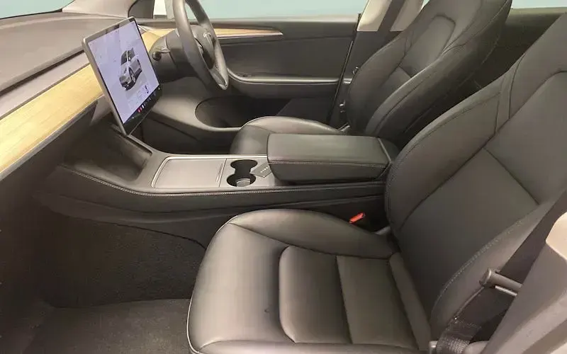 Begagnad Tesla Model Y RWD 254 kW (346 HK) 2023 Vit SUV