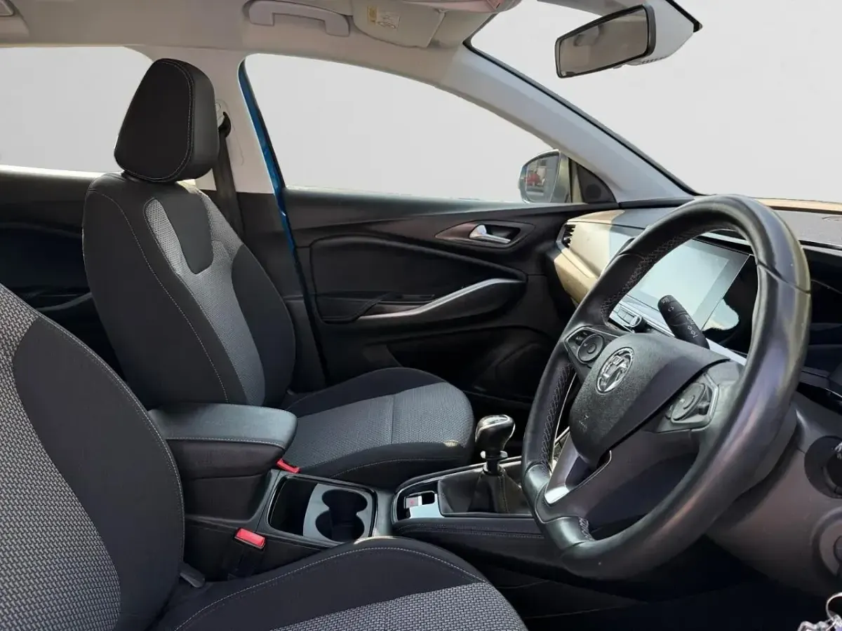 Used Vauxhall Grandland X Design Edition 128 HP (94 kW) 2023 Blue SUV