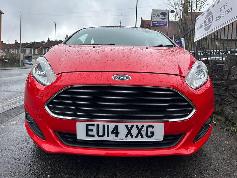 Used Ford Fiesta Zetec 82 HP (60 kW) 2014 Red Hatchback
