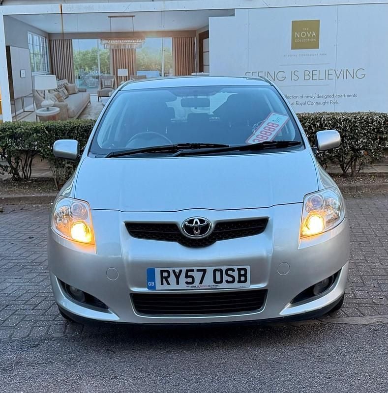 Used Toyota Auris 124 HP (91 kW) 2008 Silver Hatchback