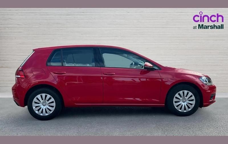 Used VW Golf VII S 85 HP (62 kW) 2017 Red Hatchback