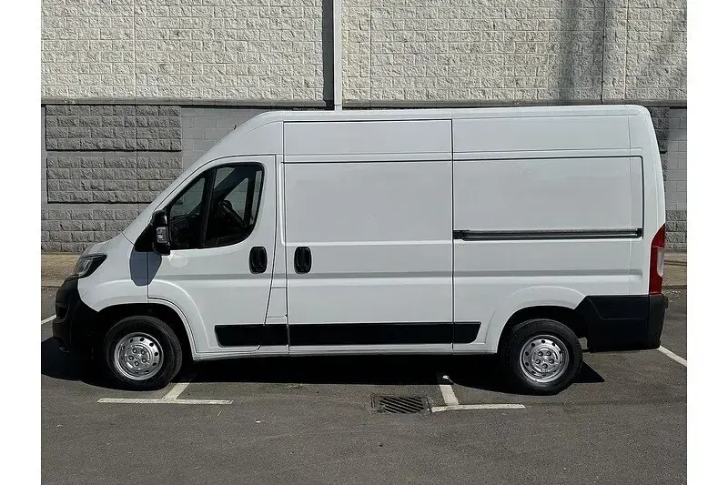Used Peugeot Boxer Premium 140 HP (102 kW) 2023 White Van
