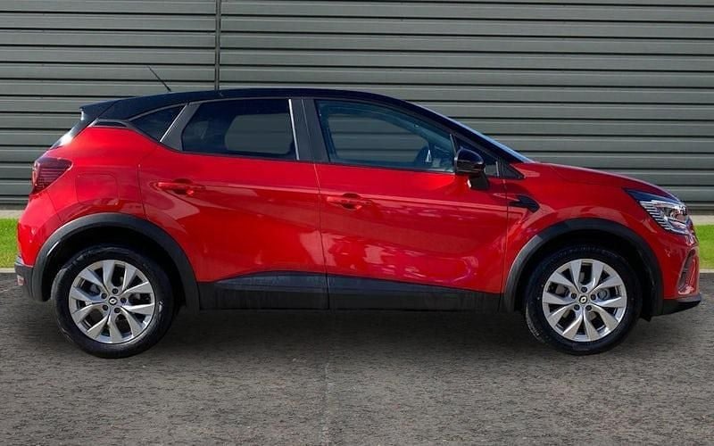 Second-hand Renault Captur Iconic 145 CP (106 kW) 2022 Roșu SUV