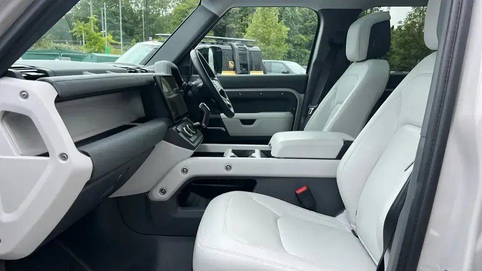 Used Land Rover Defender HSE Dynamic 350 HP (257 kW) 2026 Metallic  borasco grey SUV