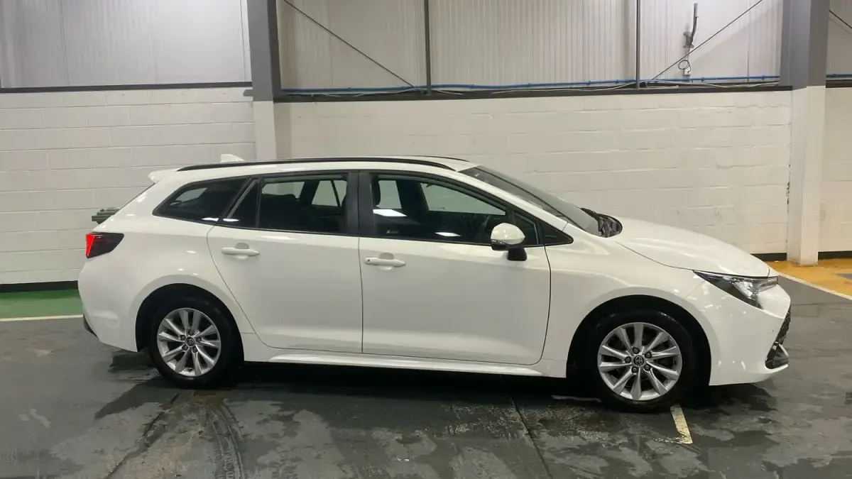Usado Toyota Corolla 2024 Blanco Familiar