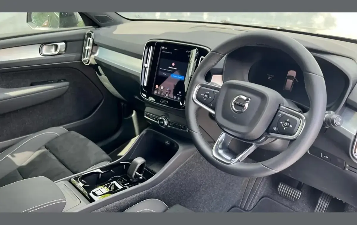 Used Volvo XC40 Plus 194 HP (142 kW) 2025 Black SUV