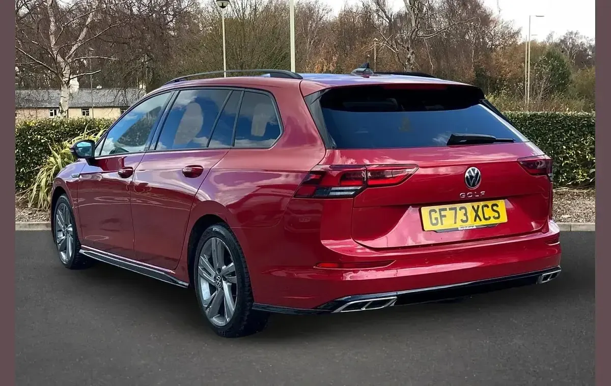 Used VW Golf VIII R-line 147 HP (108 kW) 2023 Red Estate