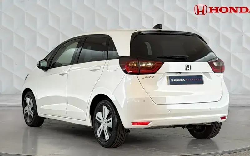 Used Honda Jazz Hybrid 109 HP (80 kW) 2021 Platinum white Hatchback