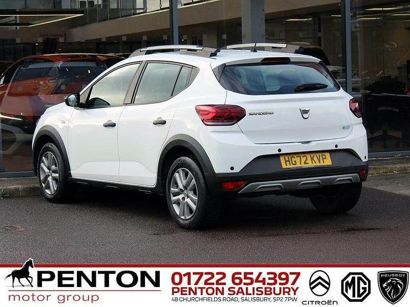 Used Dacia Sandero Essentiel 100 HP (73 kW) 2022 White Hatchback